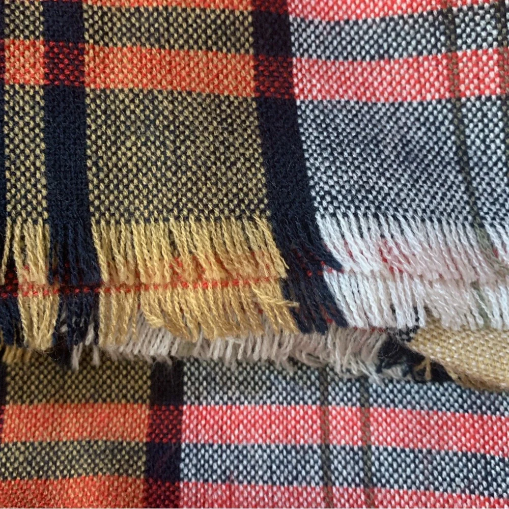 Sole Society Shawl Wrap Rectangle Scarf Plaid Red Tan Black One Size Preowned